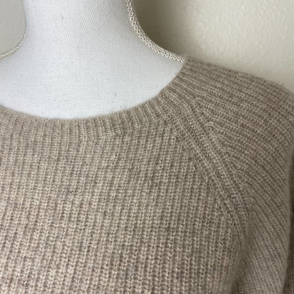Vince Cashmere  Silk Scoop Neck Sweater Beige Classic Sz XS - S - Picture 4 of 13